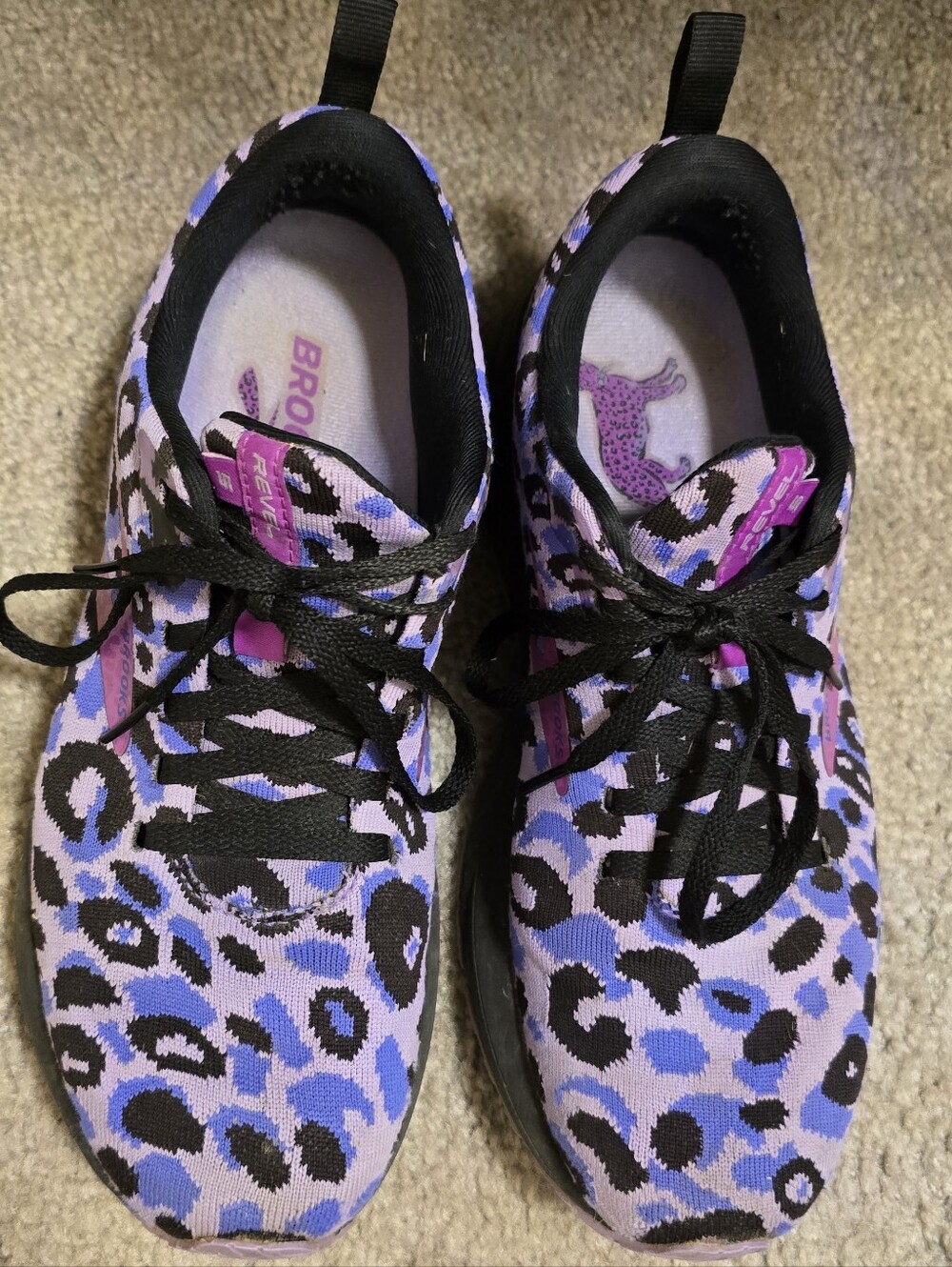 BROOKS RUN WILD Revel 5 well worn running shoes